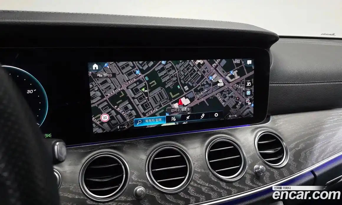 Mercedes-Benz E-Class 2022 2.0 Автомат в Москве № 308153, фото 12