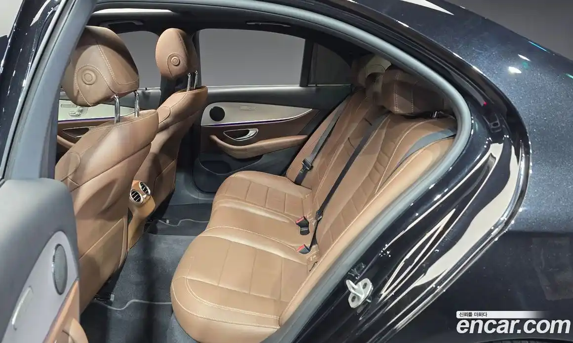 Mercedes-Benz E-Class 2021 2.0 Автомат в Москве № 325145, фото 18