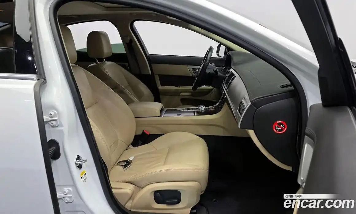 Jaguar XF 2014 2.0 Автомат в Москве № 335806, фото 14