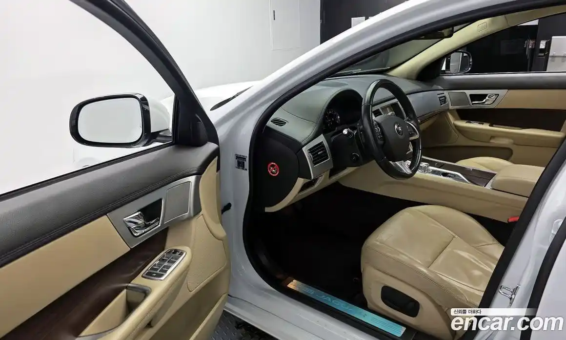 Jaguar XF 2014 2.0 Автомат в Москве № 335806, фото 15