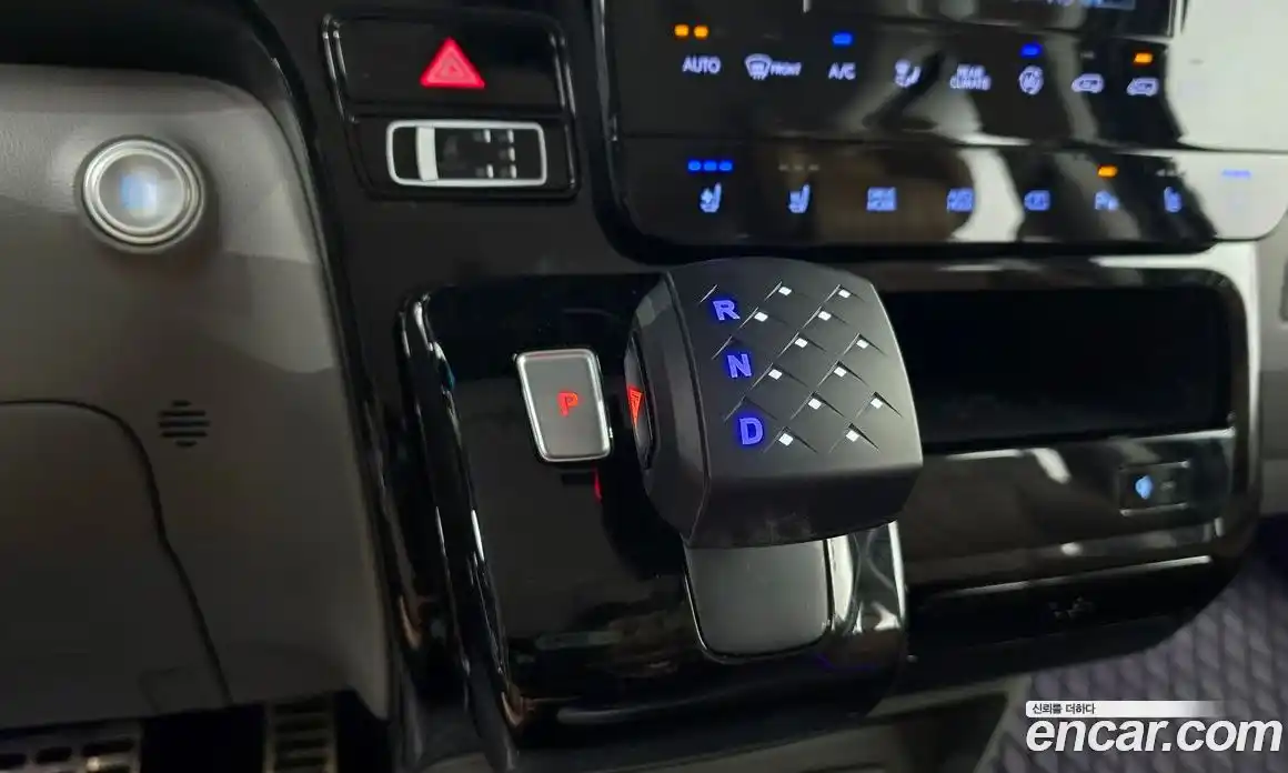 Hyundai Staria 2024 3.5 Автомат в Москве № 49869, фото 4