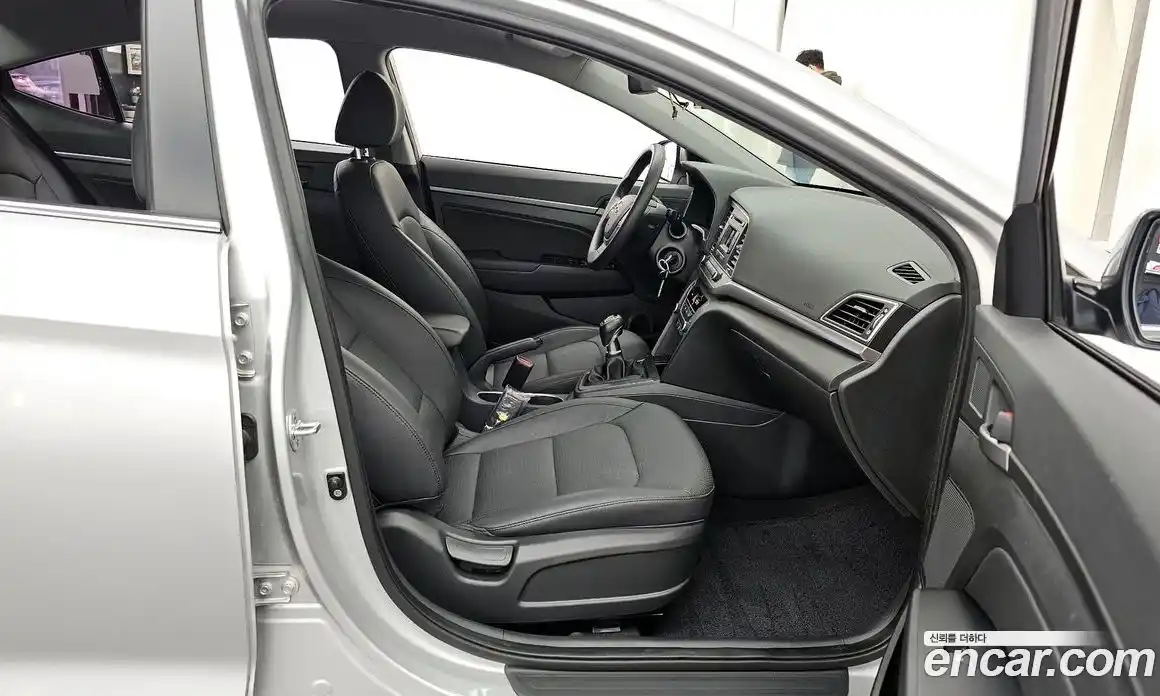 Hyundai Avante 2017 1.6 Механическая в Москве № 8049, фото 11