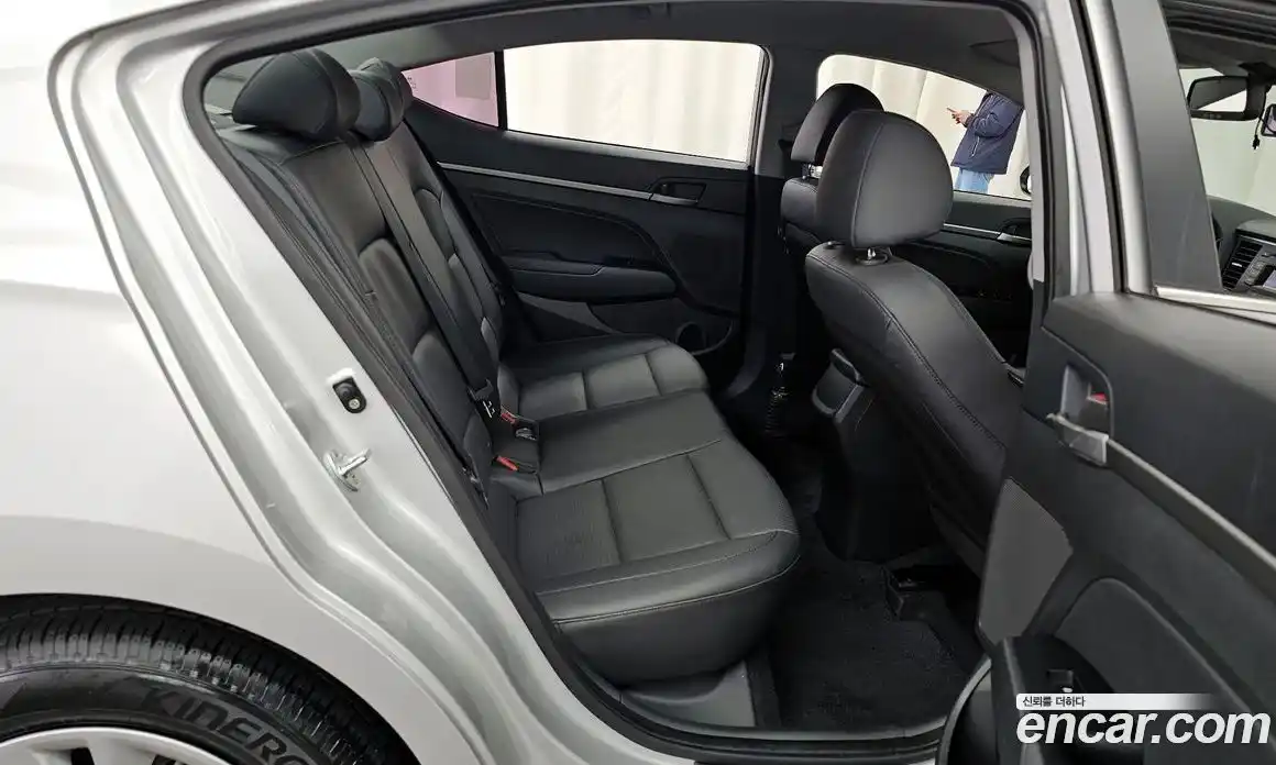 Hyundai Avante 2017 1.6 Механическая в Москве № 8049, фото 6