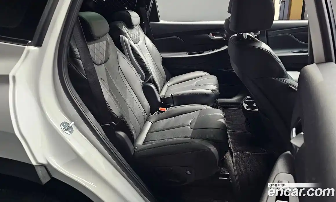 Hyundai Santa Fe 2023 2.5 Автомат в Москве № 112685, фото 17