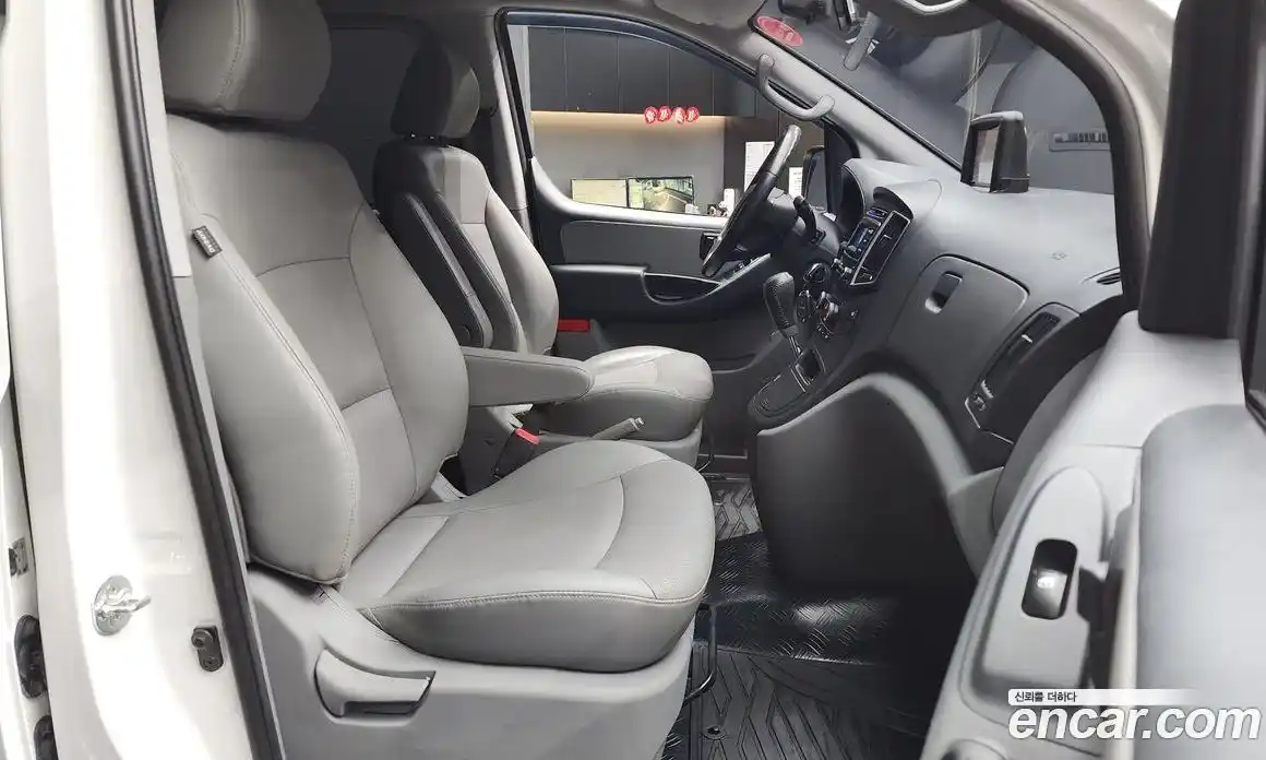 Hyundai Starex 2021 2.5 Автомат в Москве № 12053, фото 16