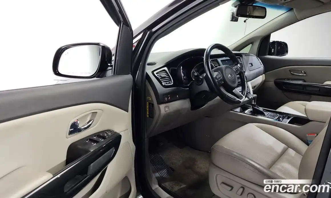 Kia Canival 2018 2.2 Автомат в Москве № 123725, фото 1