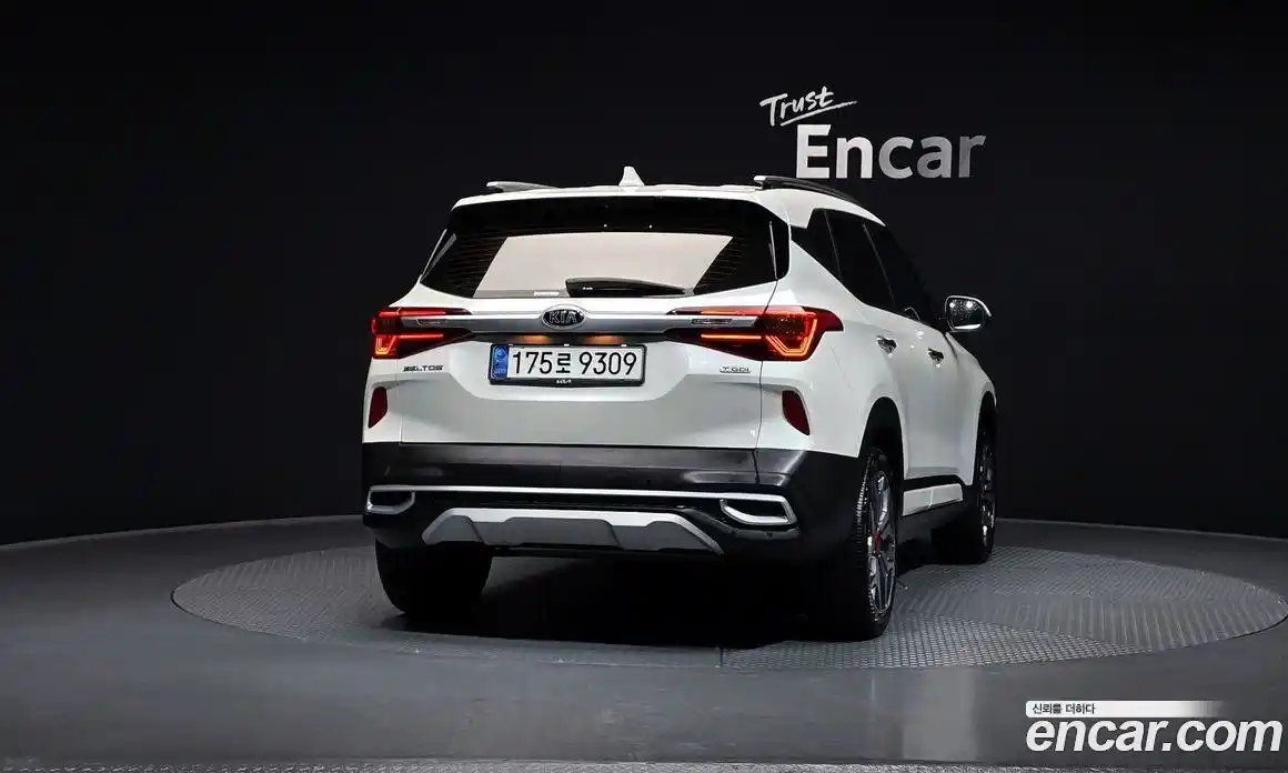 Kia Seltos 2022 1.6 Автомат в Москве № 131368, фото 6