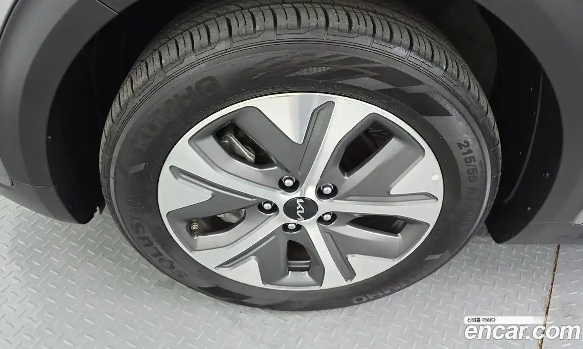 Kia Niro 2023 0.1 Автомат в Москве № 131747, фото 8