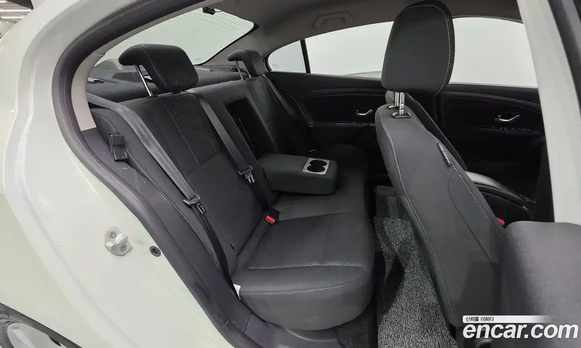 Renault SM3 2015 1.6 Автомат в Москве № 147853, фото 16