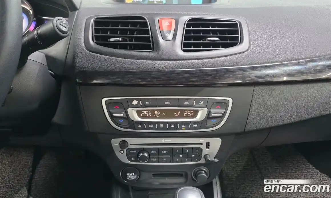 Renault SM3 2015 1.6 Автомат в Москве № 147853, фото 17