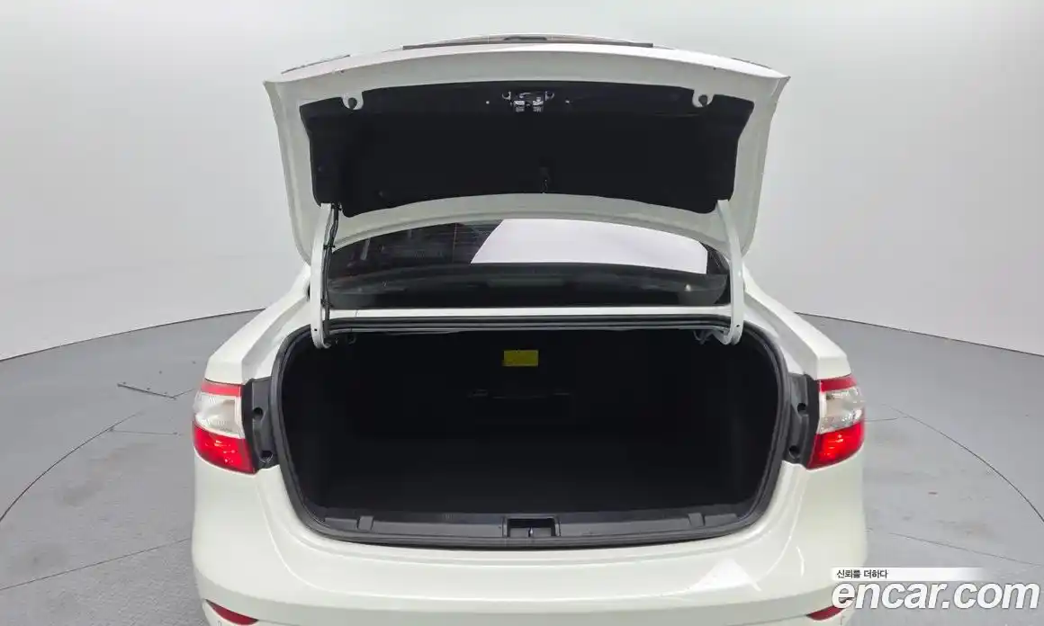 Renault SM3 2015 1.6 Автомат в Москве № 147853, фото 19