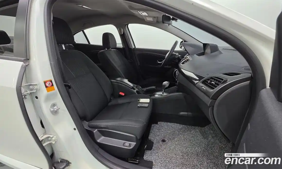 Renault SM3 2015 1.6 Автомат в Москве № 147853, фото 9