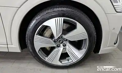 Audi e-tron 2022 0.2 Автомат в Москве № 154741, миниатюра 6