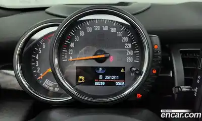 Mini Cooper Convertible 2018 1.5 Автомат в Москве № 157337, миниатюра 12