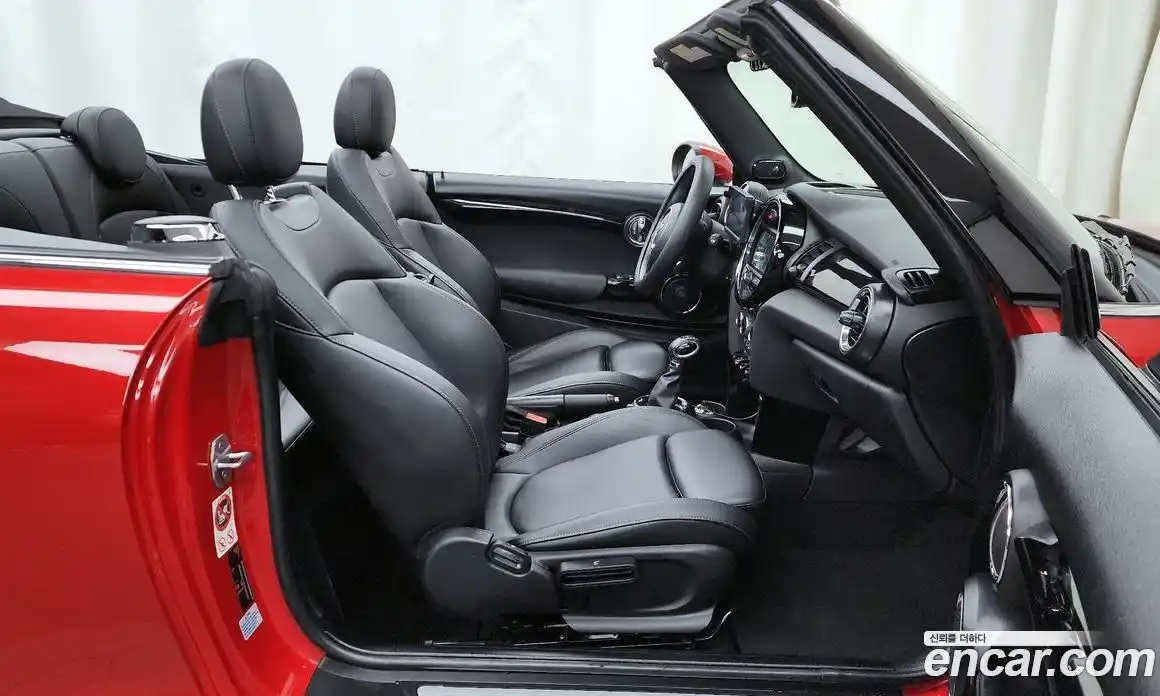 Mini Cooper Convertible 2018 1.5 Автомат в Москве № 157337, фото 13