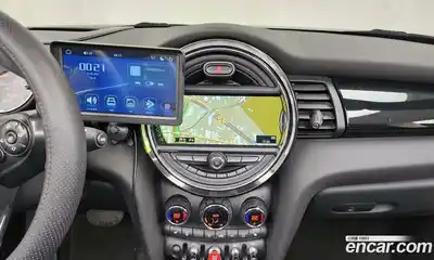 Mini Cooper Convertible 2018 1.5 Автомат в Москве № 157337, миниатюра 3