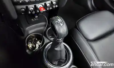 Mini Cooper Convertible 2018 1.5 Автомат в Москве № 157337, миниатюра 9