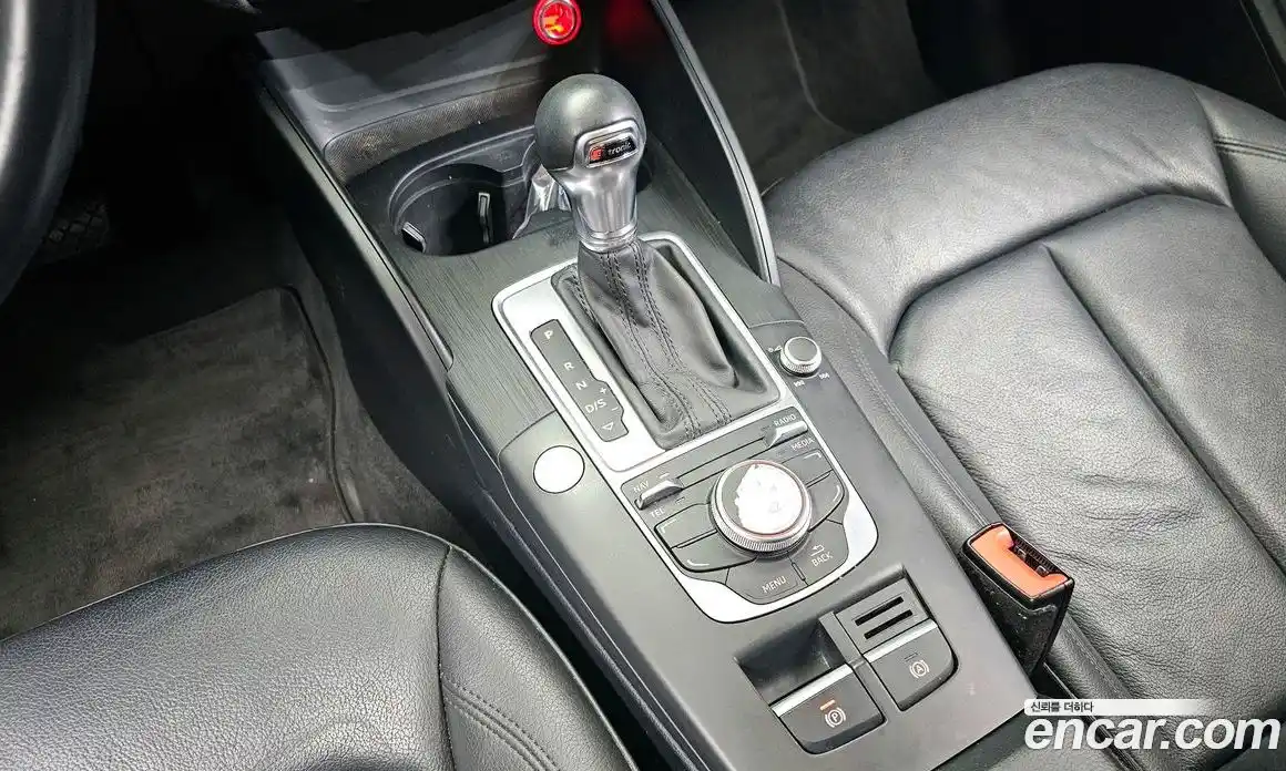 Audi A3 2015 1.6 Автомат в Москве № 158273, фото 13