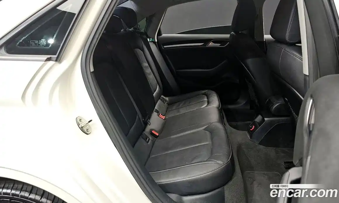 Audi A3 2015 1.6 Автомат в Москве № 158273, фото 14