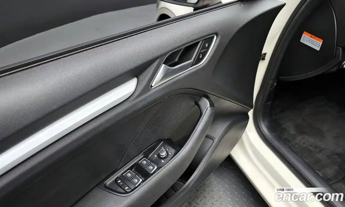 Audi A3 2015 1.6 Автомат в Москве № 158273, фото 17