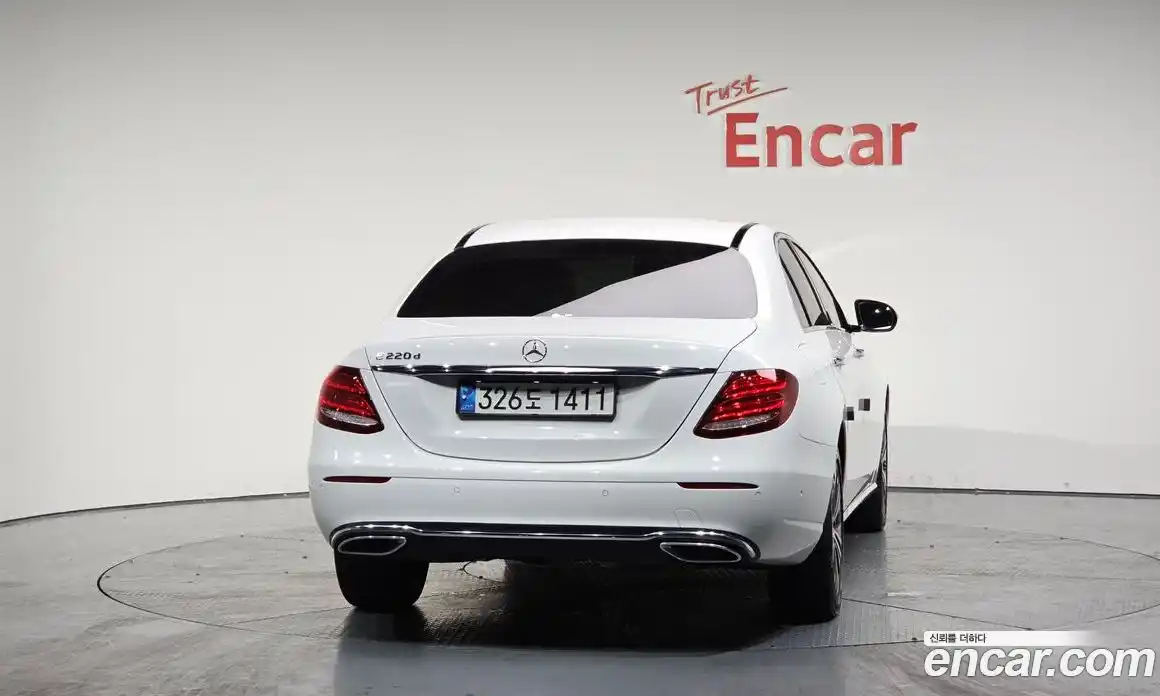 Mercedes-Benz E-Class 2020 1.9 Автомат в Москве № 194172, фото 18