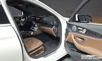 Mercedes-Benz E-Class 2023 2.0 Автомат в Москве № 194512, миниатюра 12