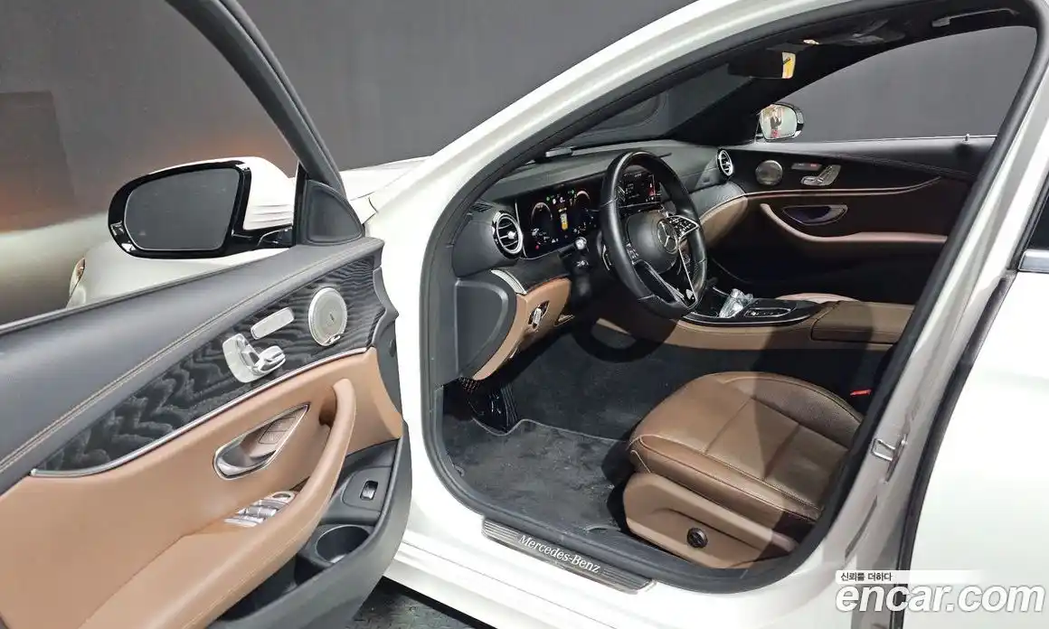 Mercedes-Benz E-Class 2023 2.0 Автомат в Москве № 194512, фото 19