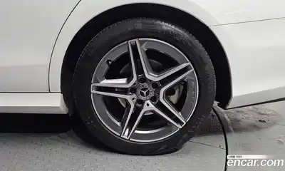 Mercedes-Benz E-Class 2023 2.0 Автомат в Москве № 194512, миниатюра 3