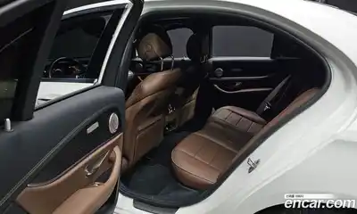 Mercedes-Benz E-Class 2023 2.0 Автомат в Москве № 194512, миниатюра 9