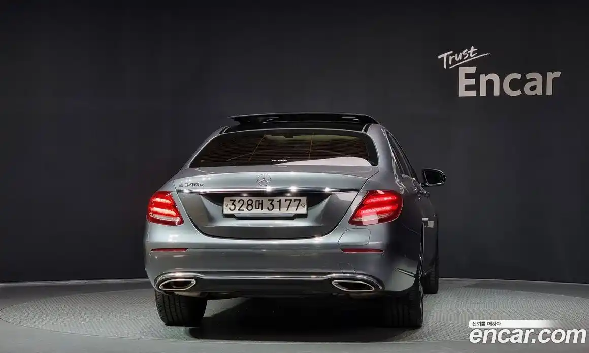 Mercedes-Benz E-Class 2019 2.0 Автомат в Москве № 195619, фото 4