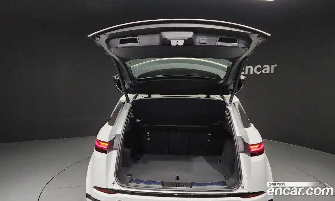 Land Rover Range-Rover Evoque 2024 2.0 Автомат в Москве № 198043, фото 14