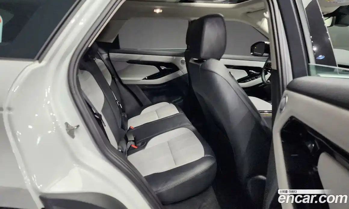 Land Rover Range-Rover Evoque 2024 2.0 Автомат в Москве № 198043, фото 7