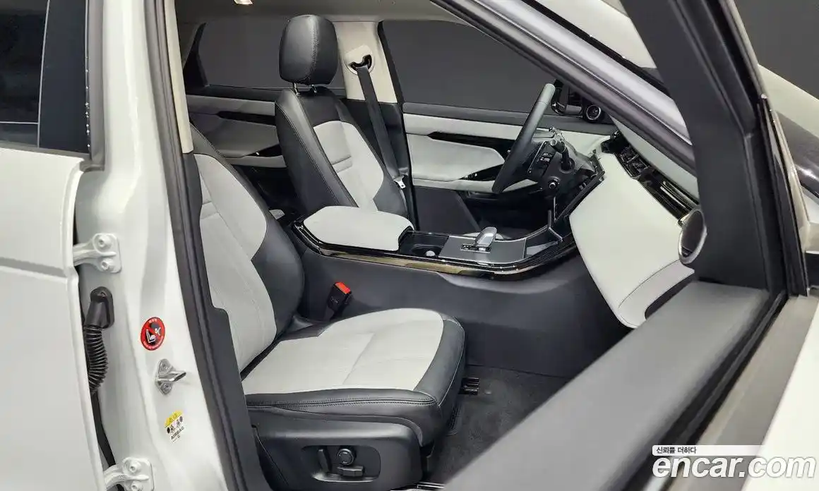 Land Rover Range-Rover Evoque 2024 2.0 Автомат в Москве № 198043, фото 10