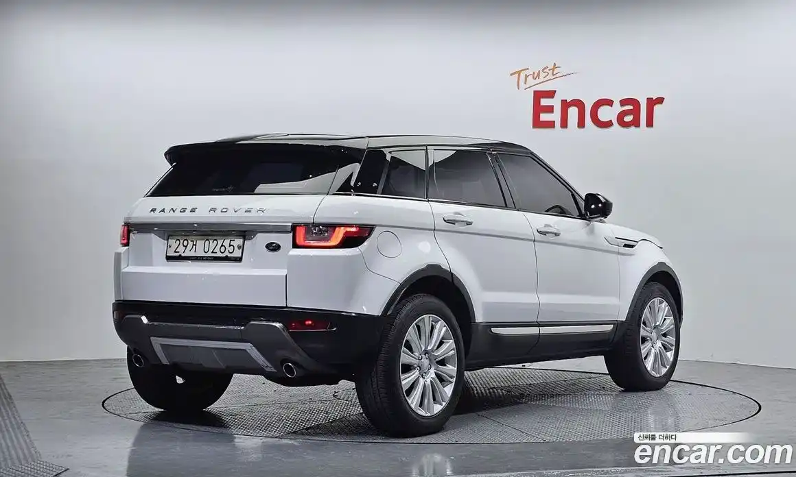 Land Rover Range-Rover Evoque 2016 2.0 Автомат в Москве № 198175, фото 12