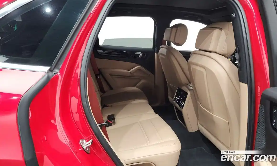 Porsche Cayenne 2023 3.0 Автомат в Москве № 213152, фото 10