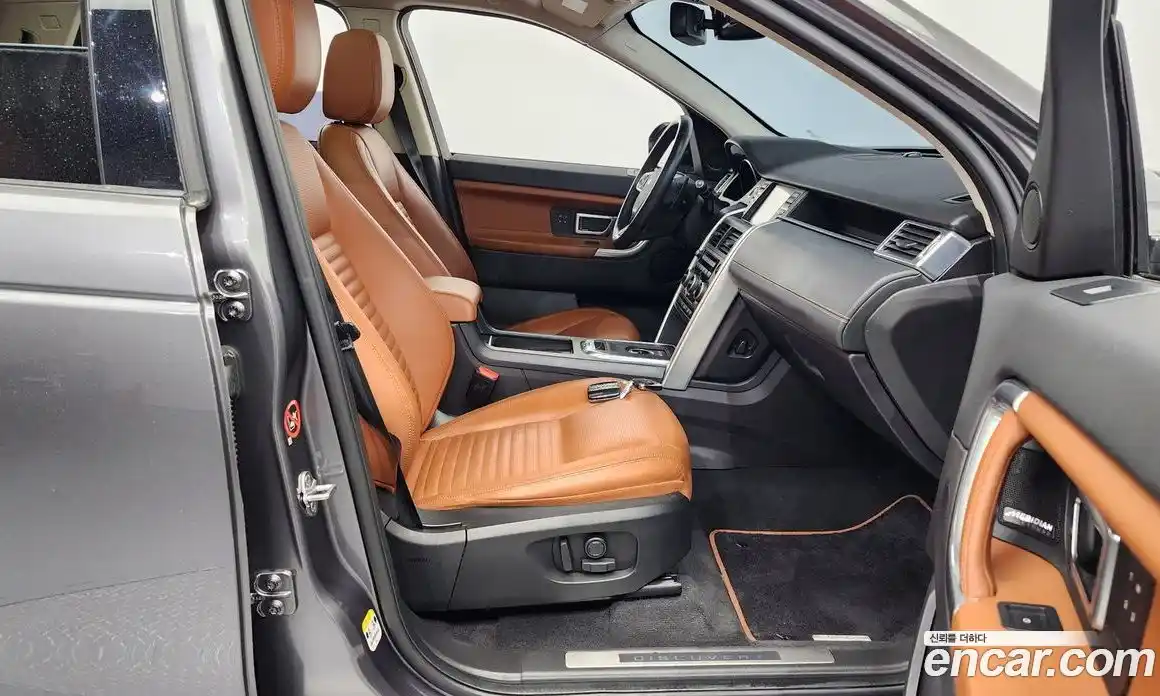 Land Rover Discovery Sport 2016 2.0 Автомат в Москве № 213411, фото 7