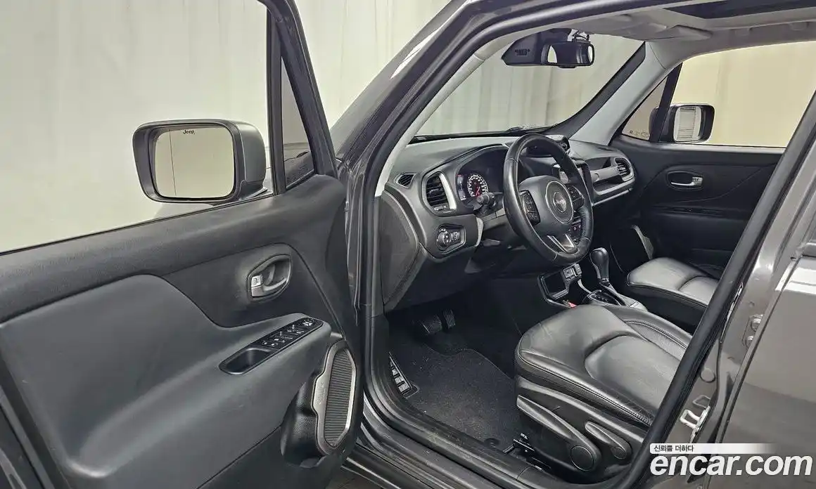 Jeep Renegade 2021 2.4 Автомат в Москве № 215406, фото 19