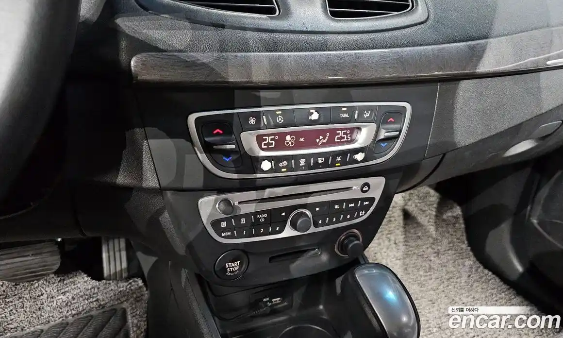 Renault SM3 2012 1.6 Автомат в Москве № 225943, фото 15