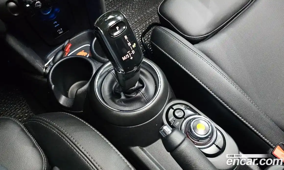 Mini Cooper 2021 1.5 Автомат в Москве № 253300, фото 1