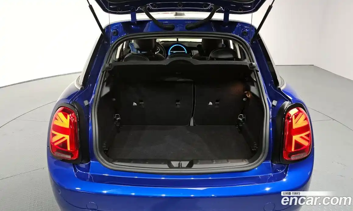 Mini Cooper 2021 1.5 Автомат в Москве № 253300, фото 15