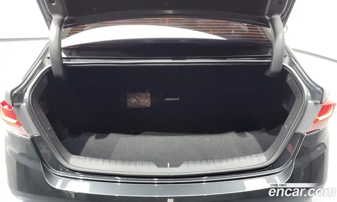 Hyundai Sonata 2018 2.0 Автомат в Москве № 280832, фото 10