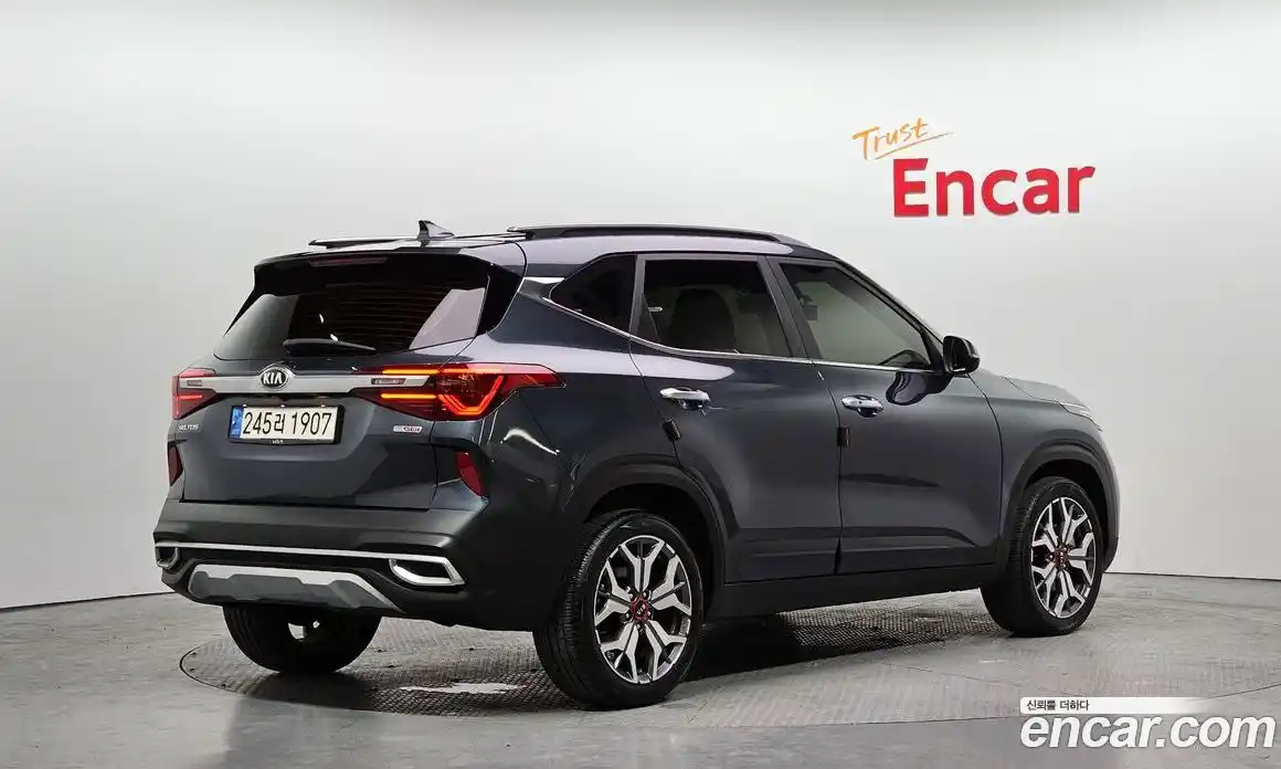 Kia Seltos 2021 1.6 Автомат в Москве № 287031, фото 4