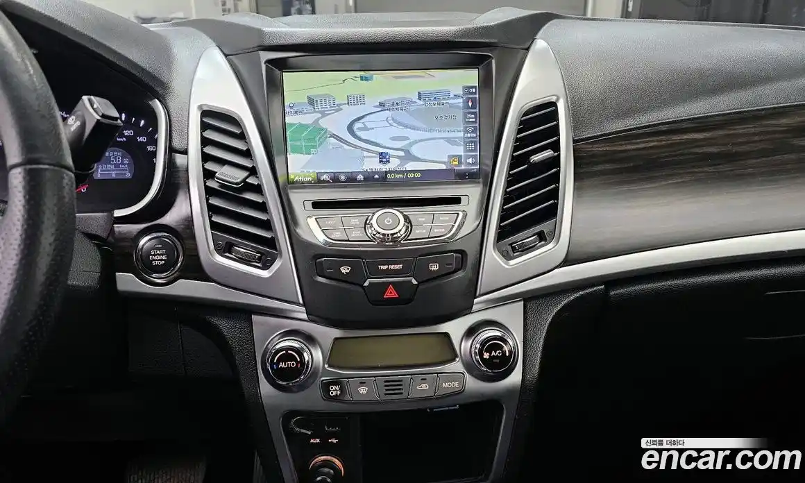 SsangYong Korando 2014 2.0 Автомат в Москве № 310095, фото 15