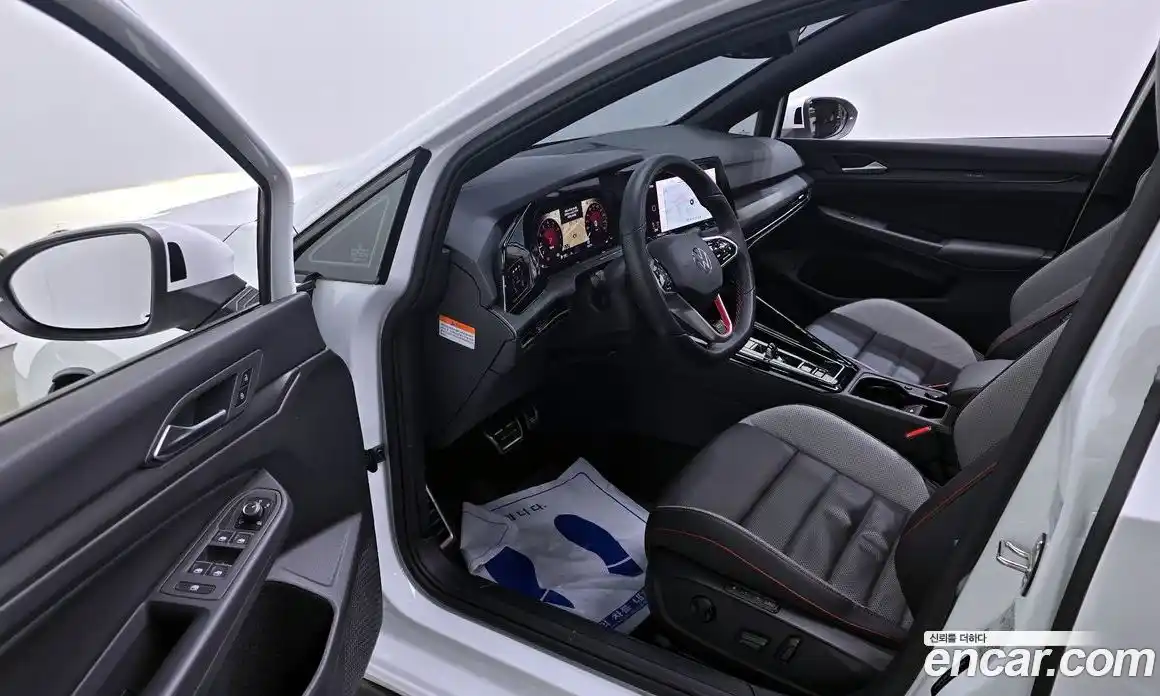 Volkswagen Golf 2023 2.0 Автомат в Москве № 317792, фото 12