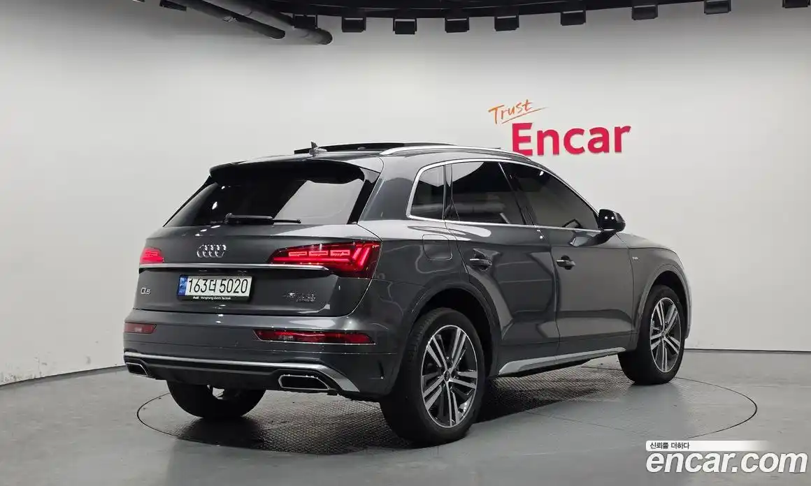 Audi Q5 2023 2.0 Автомат в Москве № 343440, фото 3