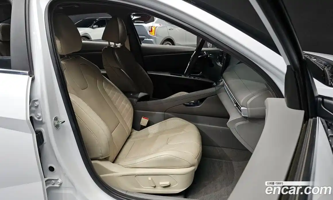 Hyundai Avante 2023 1.6 Автомат в Москве № 47259, фото 7