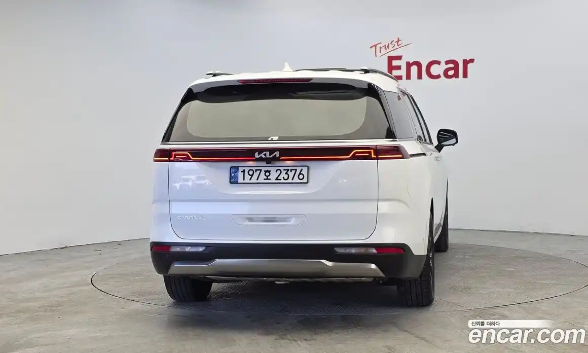 Kia Canival 2023 3.5 Автомат в Москве № 50324, фото 16