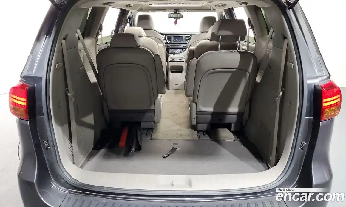 Kia Canival 2018 2.2 Автомат в Москве № 123725, фото 11