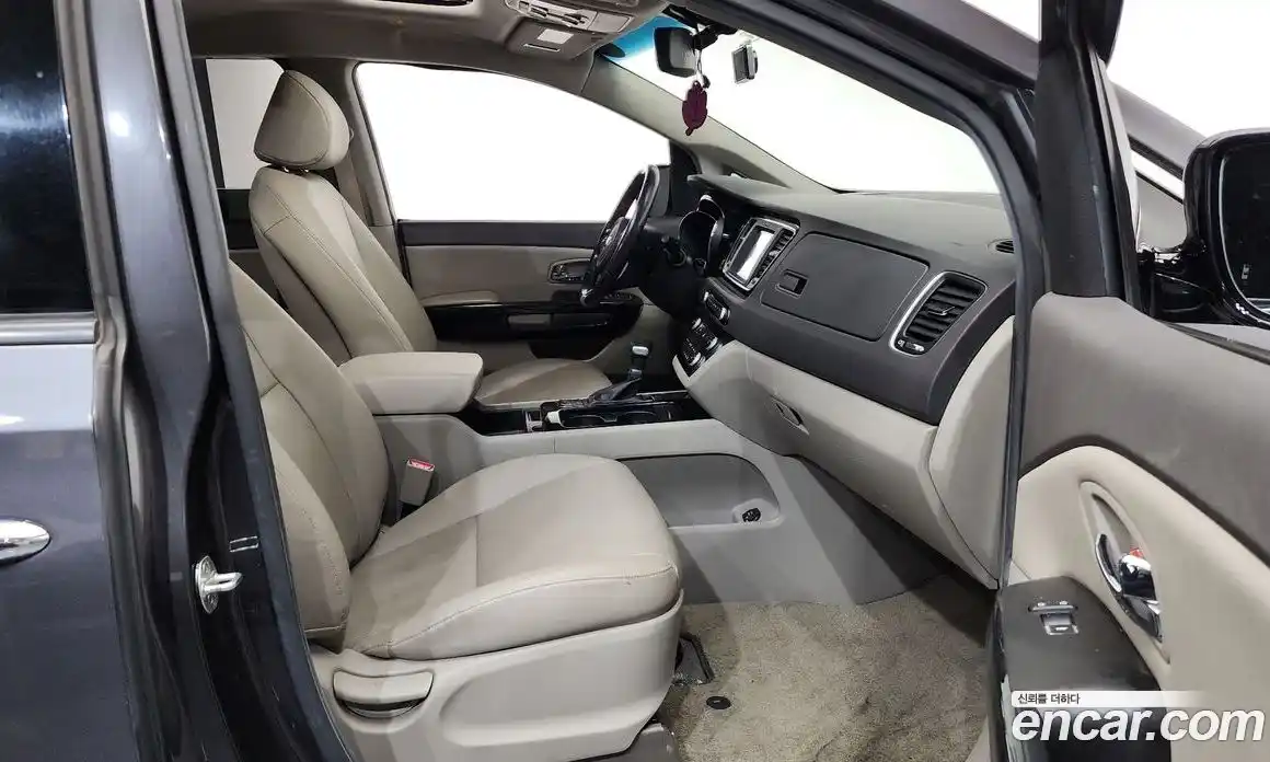 Kia Canival 2018 2.2 Автомат в Москве № 123725, фото 5