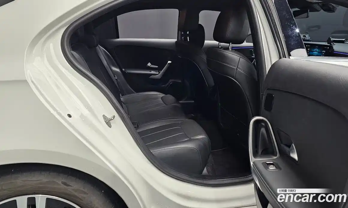 Mercedes-Benz A-Class 2021 2.0 Автомат в Москве № 139857, фото 4